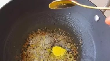 Methi besan spice premix with whole spices and besan 2